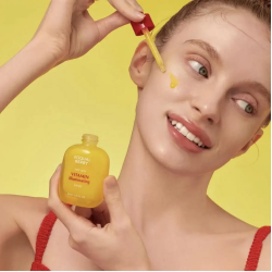 سيروم تفتيح البشرة بفيتامين C والنياسيناميد من إيكوال بيري 30 مل Vitamin C & Niacinamide Brightening Serum by Eqqualberry